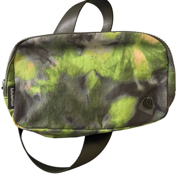 Lululemon Hyper TIE DYE Lululemon Everywhere Belt Bag Hyper Dye Multi/Ro… - Picture 7 of 7